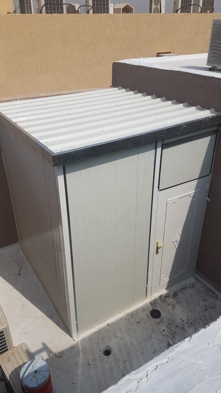 مظلة ساندوتش بانل صفراء