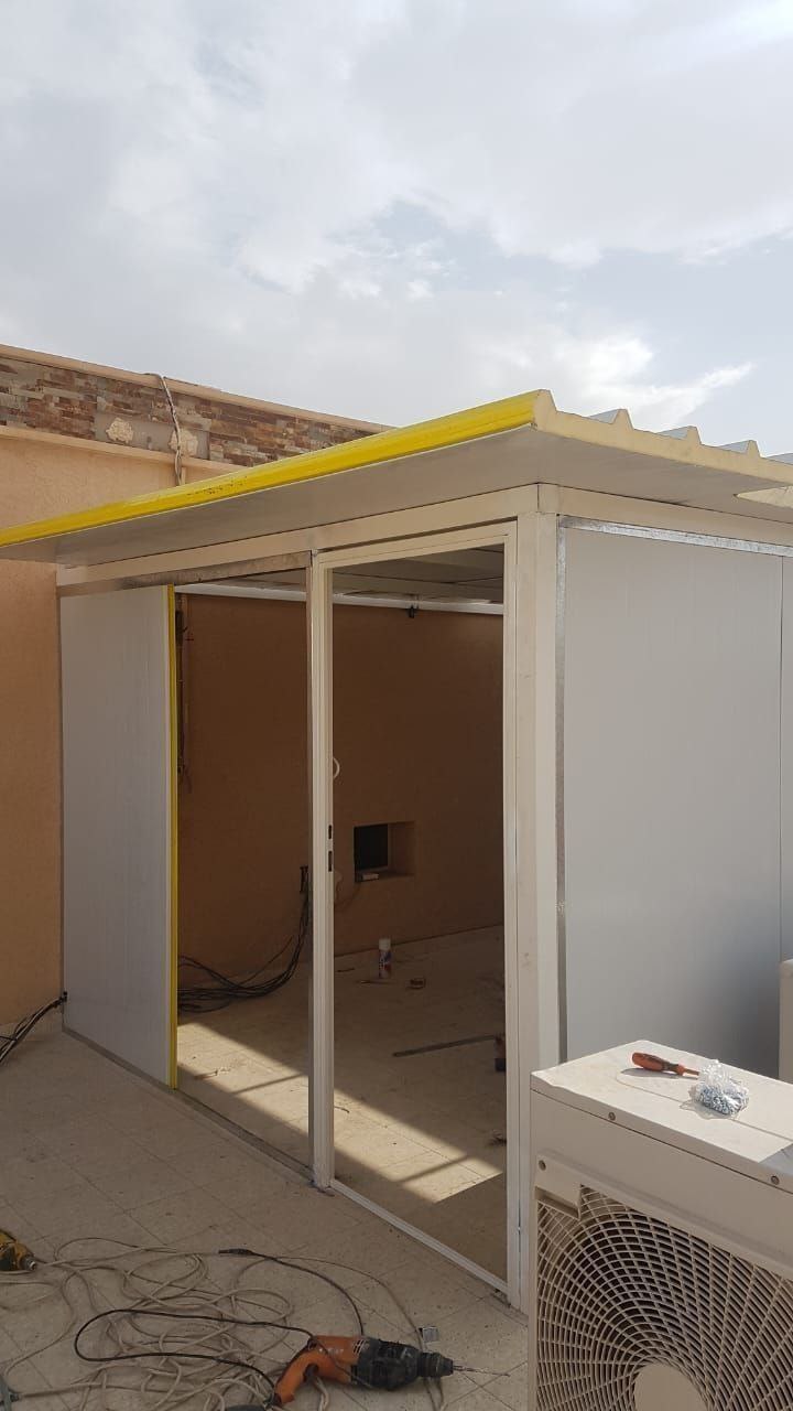 مظلات الساندوتش بانل: حماية متكاملة وعزل فعّال